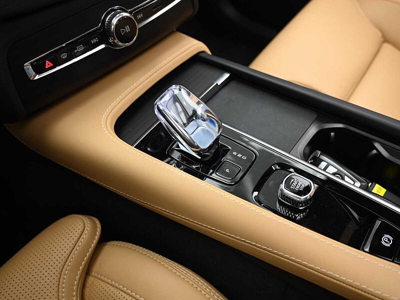 Volvo  Recharge Ultimate, T8 AWD 플러그-인 하이브리드, 전기/가솔린, 브라이트, 7 좌석