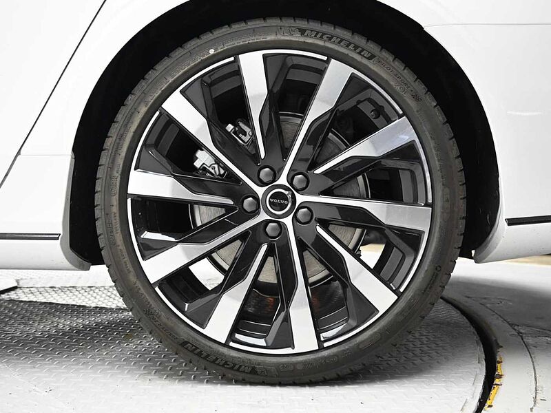 Volvo  Ultra, B5 마일드 하이브리드, 가솔린, 다크