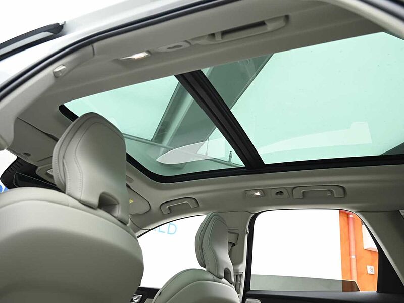 Volvo  Ultra, T8 AWD 플러그-인 하이브리드, 전기/가솔린, 브라이트