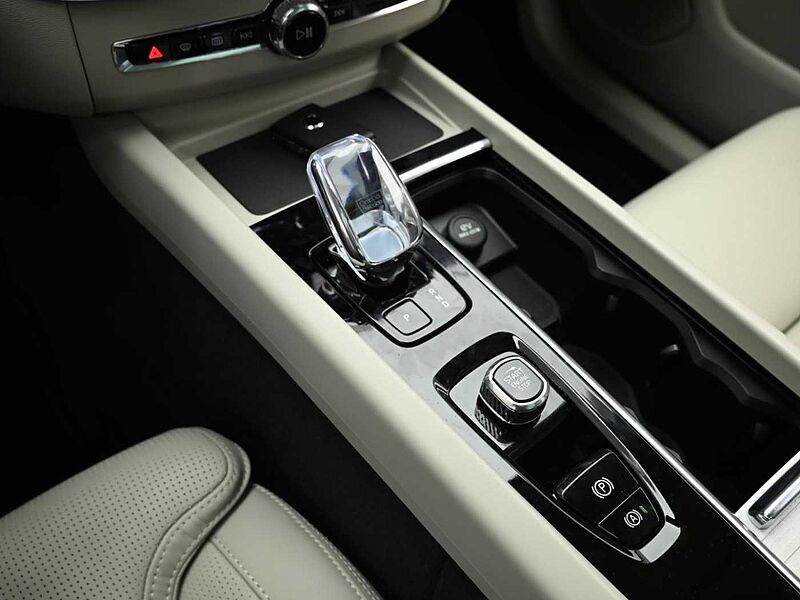 Volvo  Ultra, T8 AWD 플러그-인 하이브리드, 전기/가솔린, 브라이트