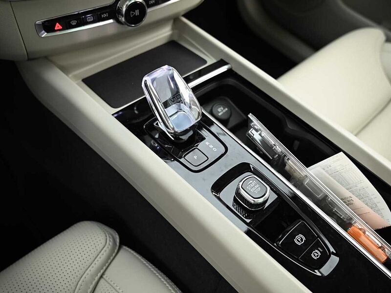 Volvo  Ultra, T8 AWD 플러그-인 하이브리드, 전기/가솔린, 브라이트