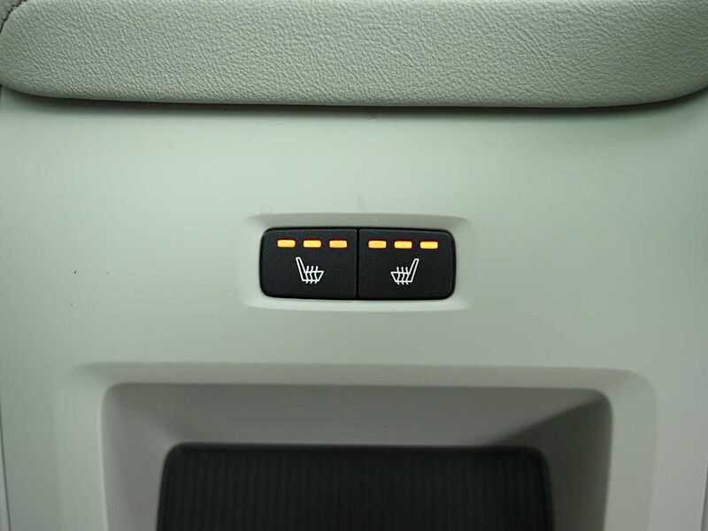 Volvo  Ultra, T8 AWD 플러그-인 하이브리드, 전기/가솔린, 브라이트