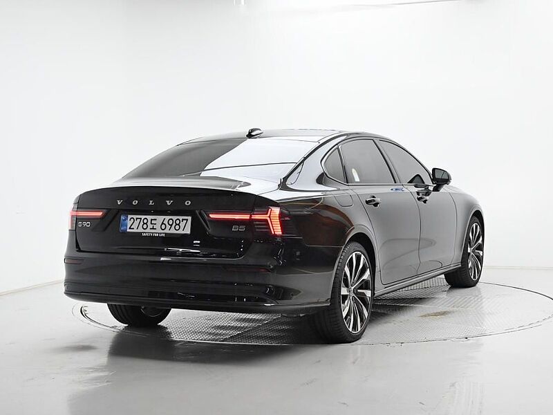 Volvo Ultra, B5 마일드 하이브리드, 가솔린, 다크
