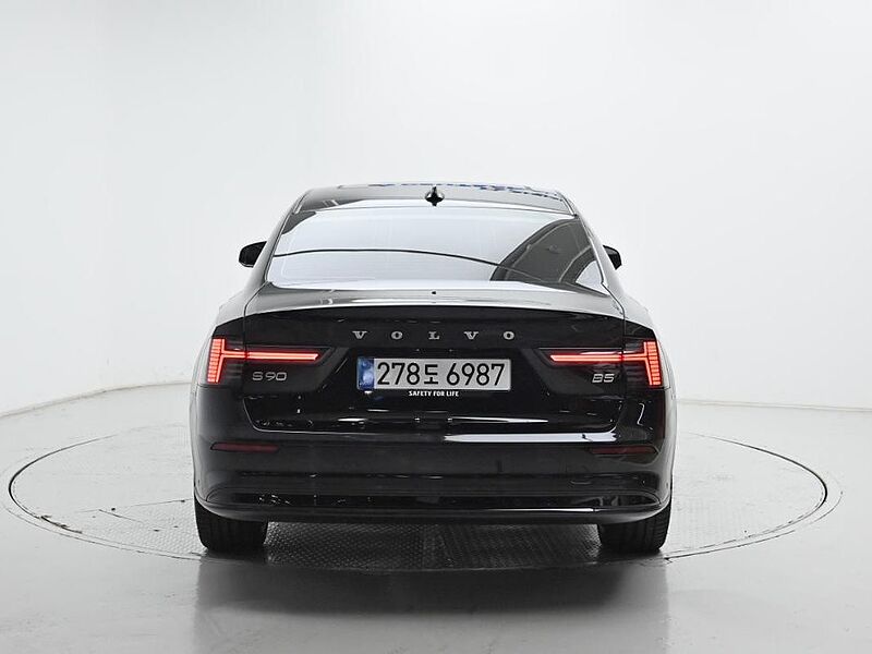 Volvo Ultra, B5 마일드 하이브리드, 가솔린, 다크