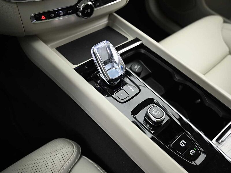 Volvo  Ultra, T8 AWD 플러그-인 하이브리드, 전기/가솔린, 브라이트